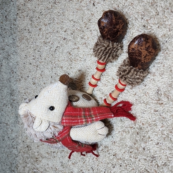 Hanna's Handiworks Holiday Figurine - Picture 3 of 5